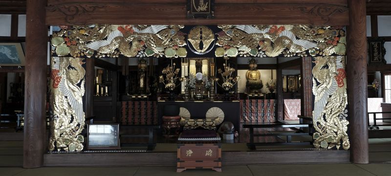 弾誓上人像は本尊として本堂に安置されている。